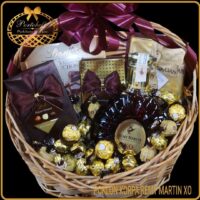 Ekskluzivan muški poklon za rodjendan korpa Remy Martin XO, luksuzan poklon sa vrhunskim konjakom, gift basket for men