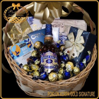 Luksuzni poklon sa ekskluzivnim viskijem korpa Gold Signature, poklon za rodjendan muškarcu, gift basket for men